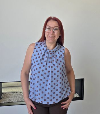 Top Dottie - mouwloos in bolletjes