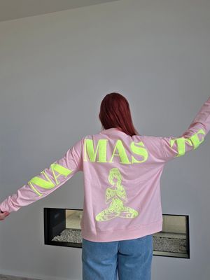 Sweater Marloes - Namasté in teddy letters Sweater Marloes - Namasté in teddy letters