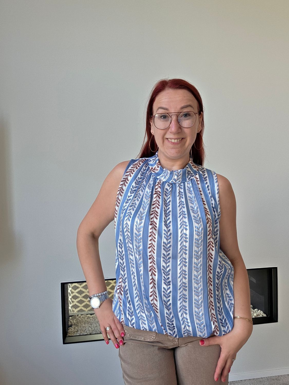 Top Sisi - mouwloos in luxe blaadjes print