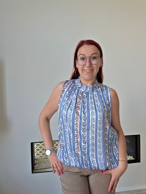 Top Sisi - mouwloos in luxe blaadjes print