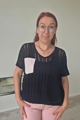 Top Lily - opengewerkt met glitter borstzakje Top Lily - opengewerkt met glitter borstzakje