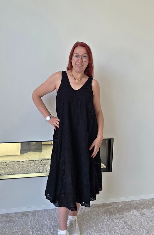 Jurk Gitte - zwart in broderie