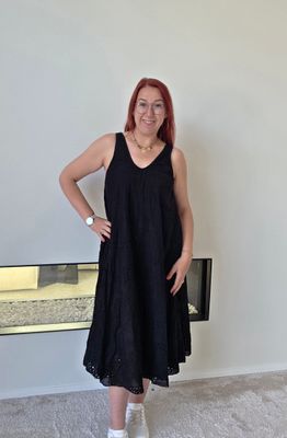 Jurk Gitte - zwart in broderie Jurk Gitte - zwart in broderie
