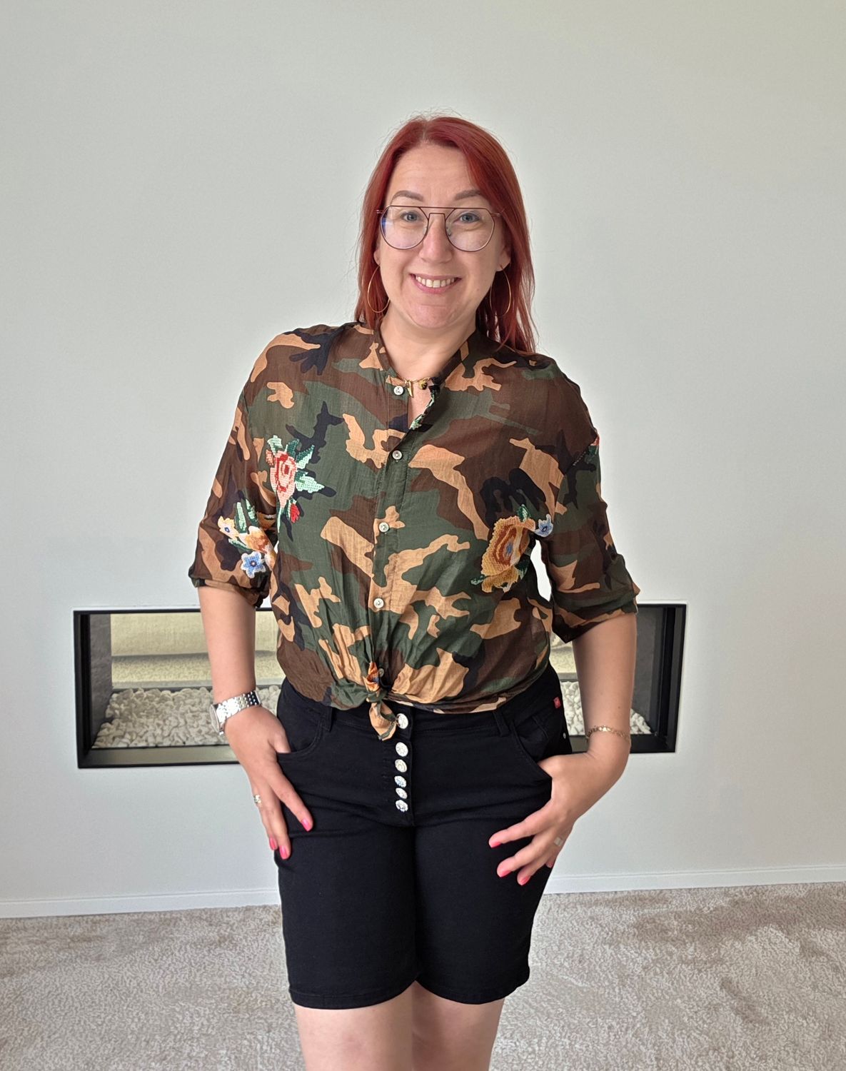 Hemd Lidy - army print met bloemen Hemd Lidy - army print met bloemen