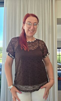 Top Lily - kanten top met korte mouw en panter