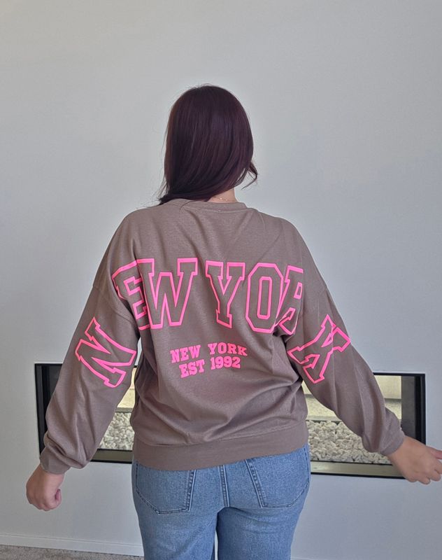 Sweater Yoni - New York op achterkant mouwen