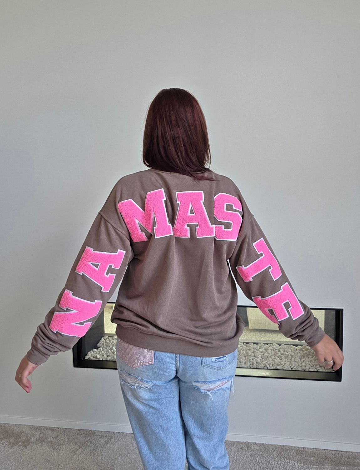 Sweater Marloes - Namasté Yoga Club in teddy letters Sweater Marloes - Namasté Yoga Club in teddy letters
