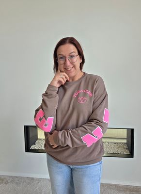 Sweater Marloes - Namasté Yoga Club in teddy letters