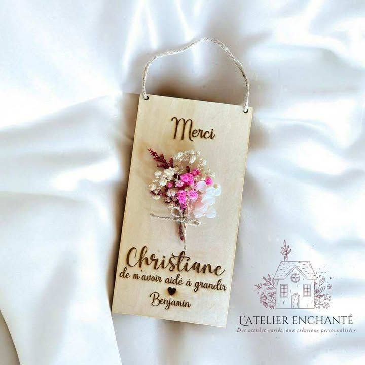 Carte merci en bois et bouquet fleurs séchées