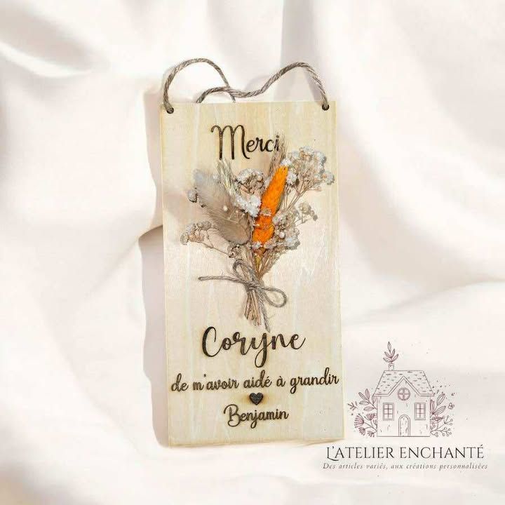 Carte merci en bois et bouquet fleurs séchées