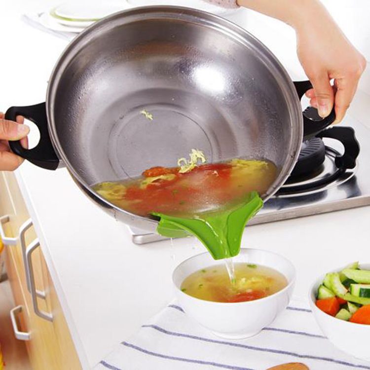 Spill-Proof Kitchen Utensils Pot with Round Mouth Edge Deflector