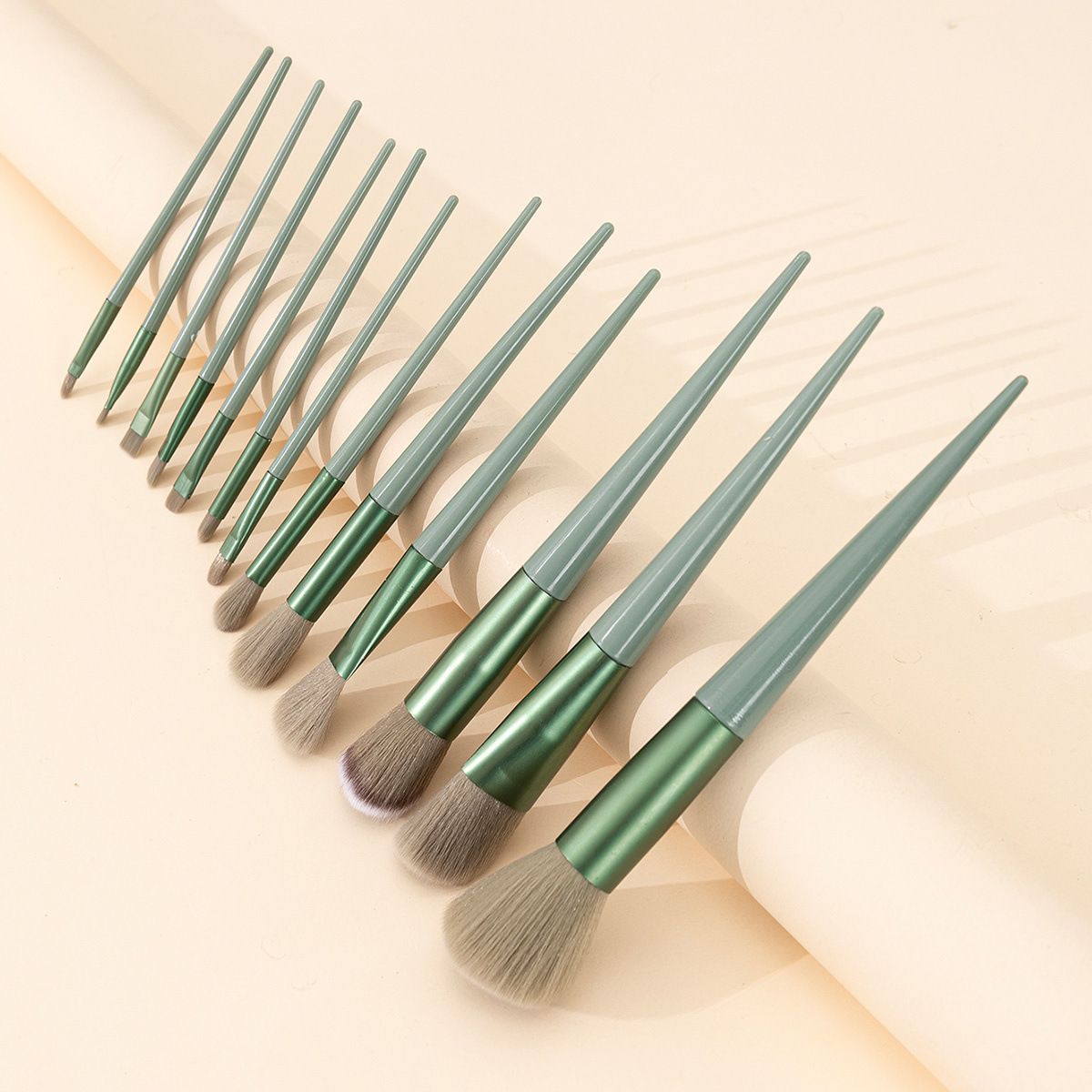 Beauty Skin Care &amp; Makeup Brush Set - Soft Synthetic Bristles, Easy to Clean, No Shedding, Vegan Friendly, Appearance color: 13 green pieces [opp bag]