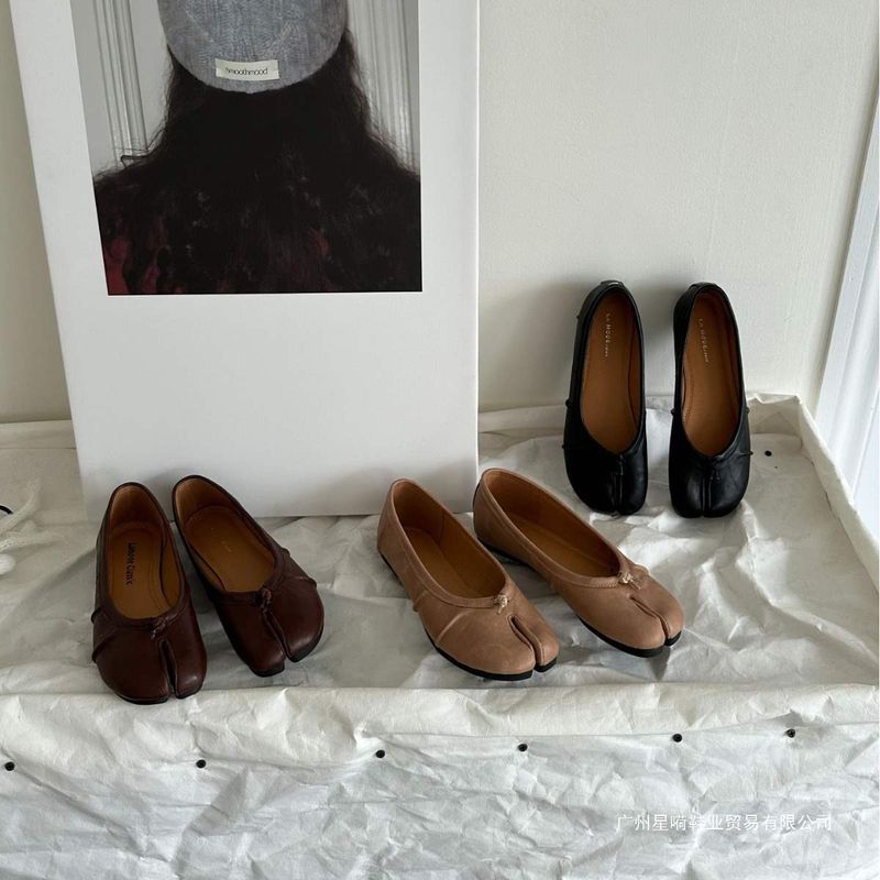 Tabi Pleated Ballet Shoes With Wrinkled Shallow Mouth Flats