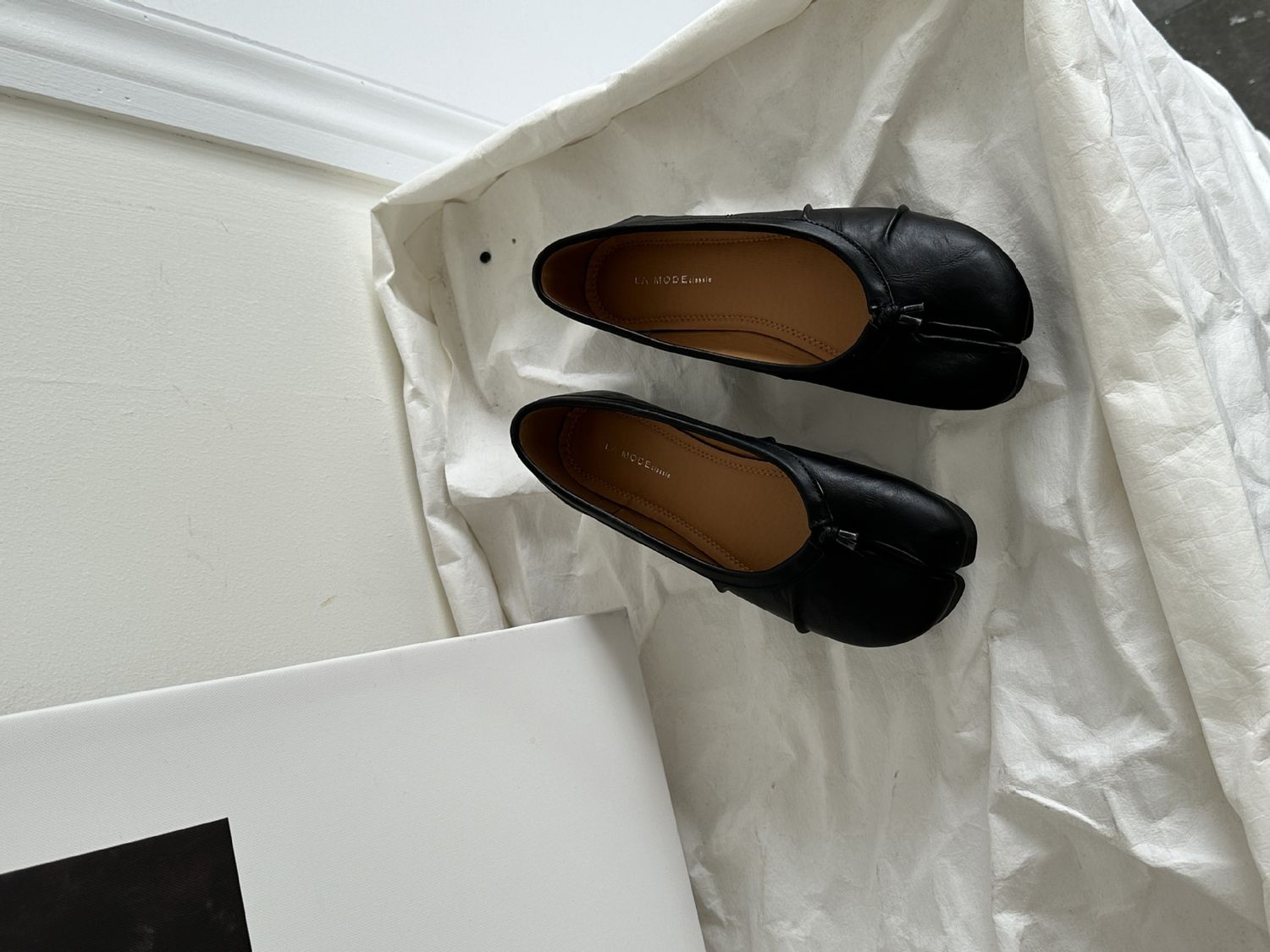 Tabi Pleated Ballet Shoes With Wrinkled Shallow Mouth Flats, Size: 35, Color: black