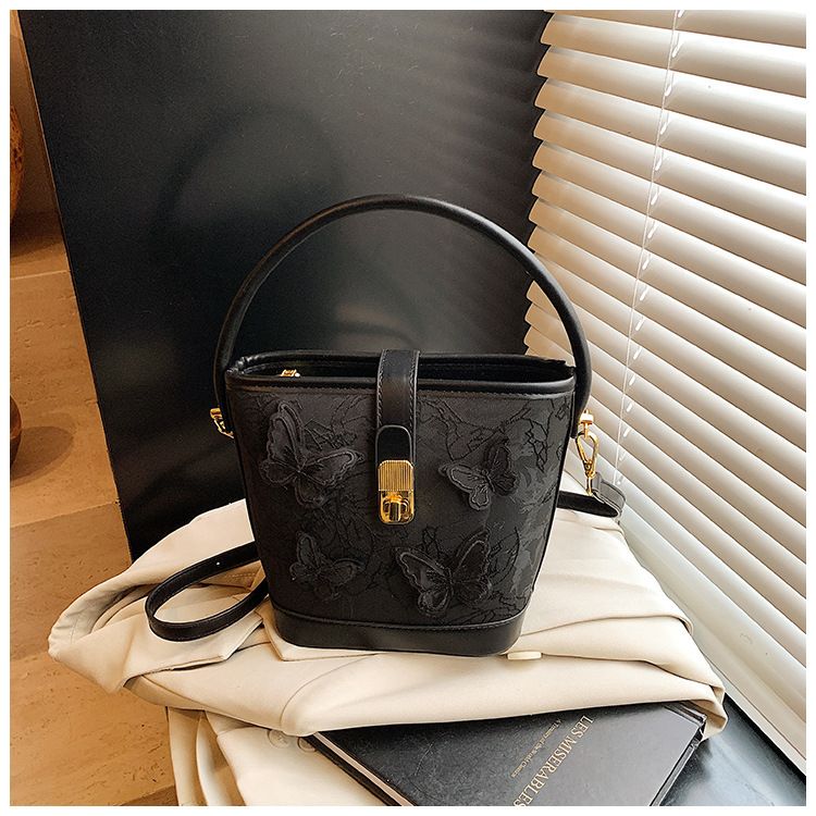 Bags Exquisite Versatile Crossbody Bags Fashionable Handbag, Color: black