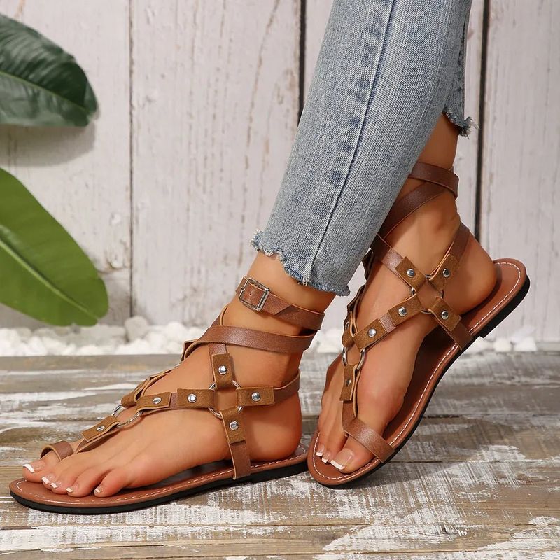 Trendy Studded Toe Loop Flat Sandals