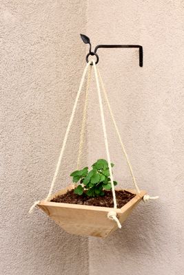 Cedar planter hanging basket with rope