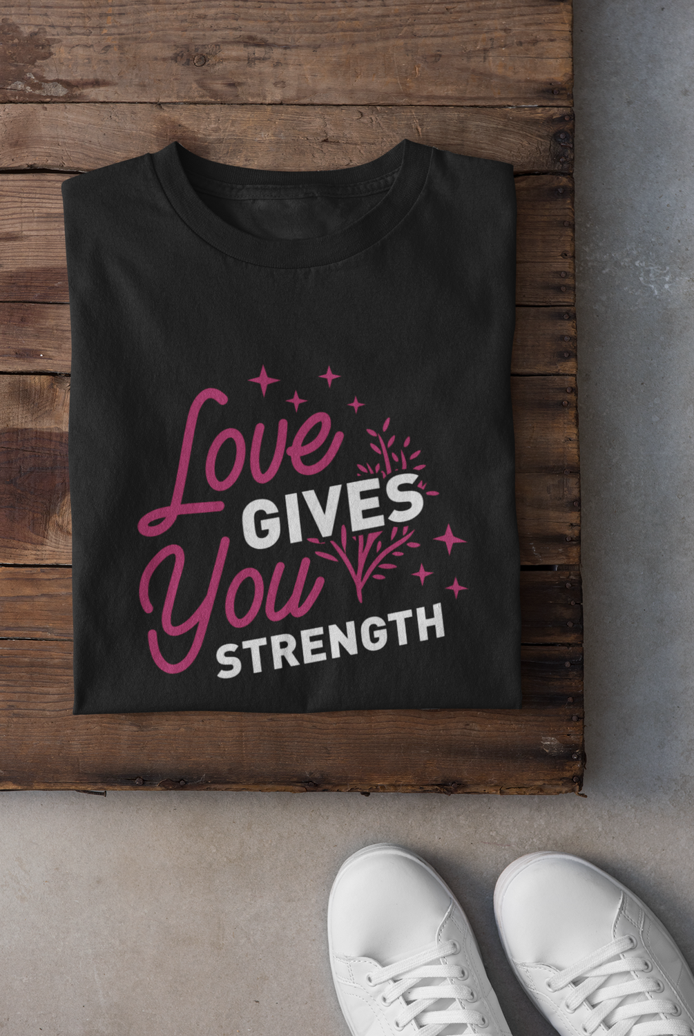T-Shirt &quot;Love Gives You Strength&quot;
