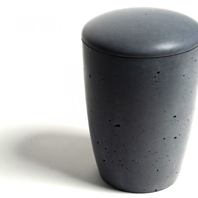 CONCRETE URNS