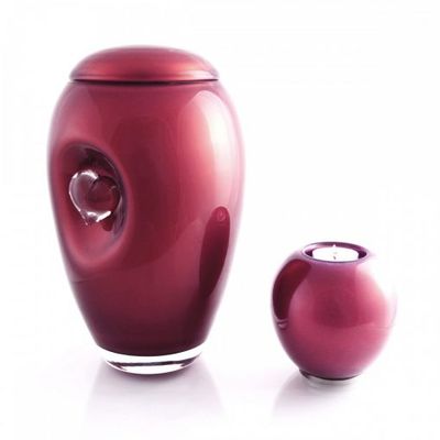 Glass Urn with a Crystal Heart - Burgundy