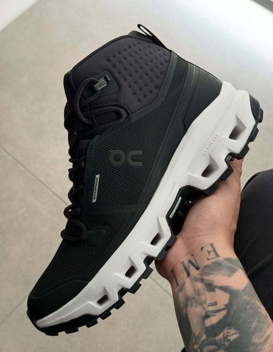 ON Cloudrock Mid Waterproof "Black | White "