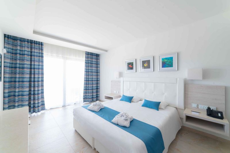 Retreat in a Single Occupancy Deluxe Seaview Room - Full Price