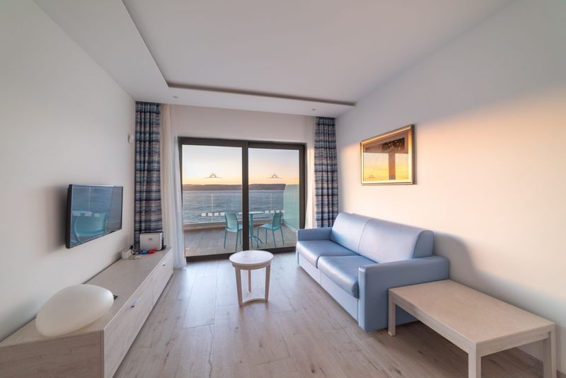 Retreat in a Single Occupancy Seaview Suite per person (minus deposit)