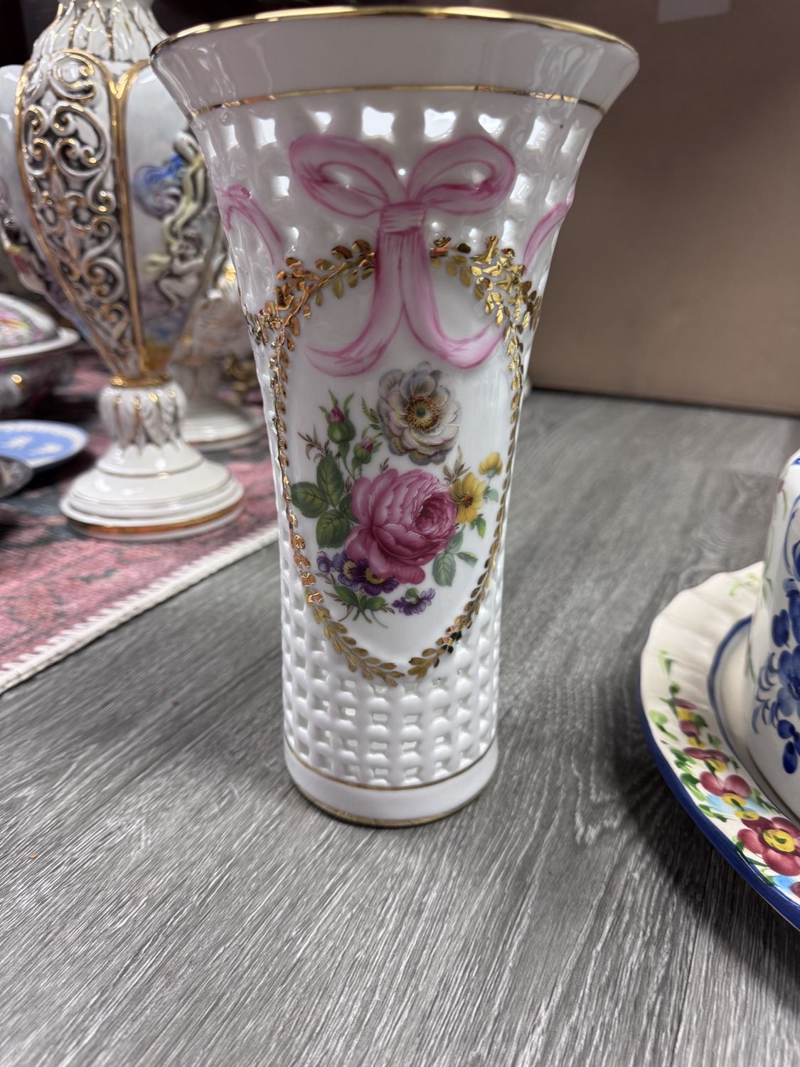 Reticulated bow vase