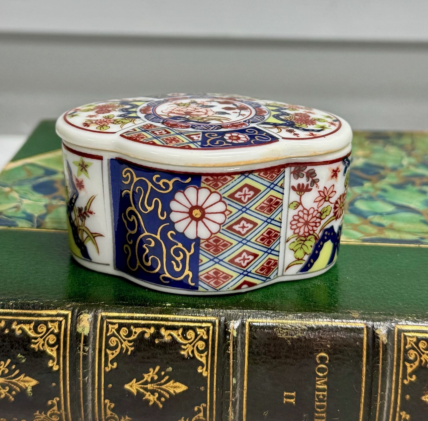 Imari Empress trinket box