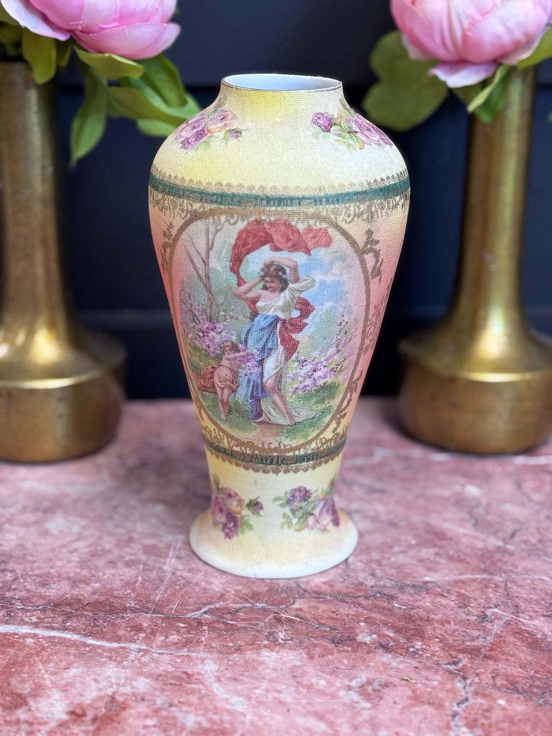 Pompadour vase