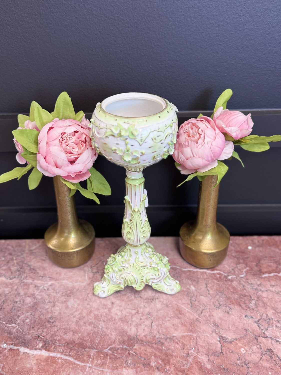 Pedestal porcelain planter