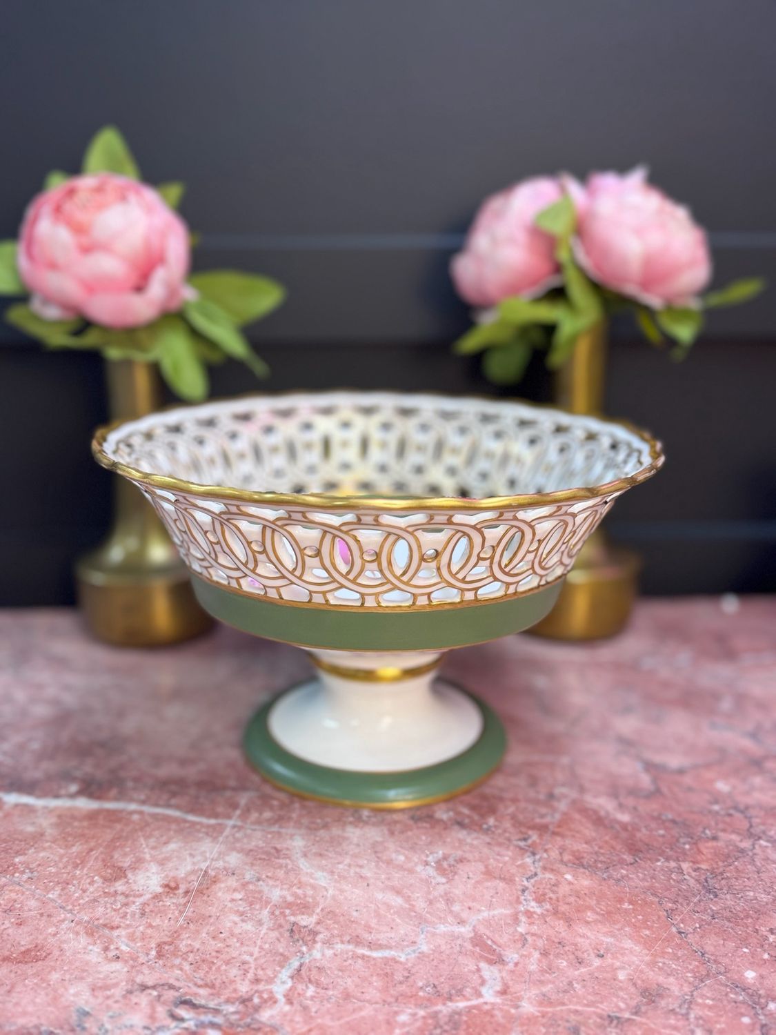 Reticulated Davenport pedestal bowl