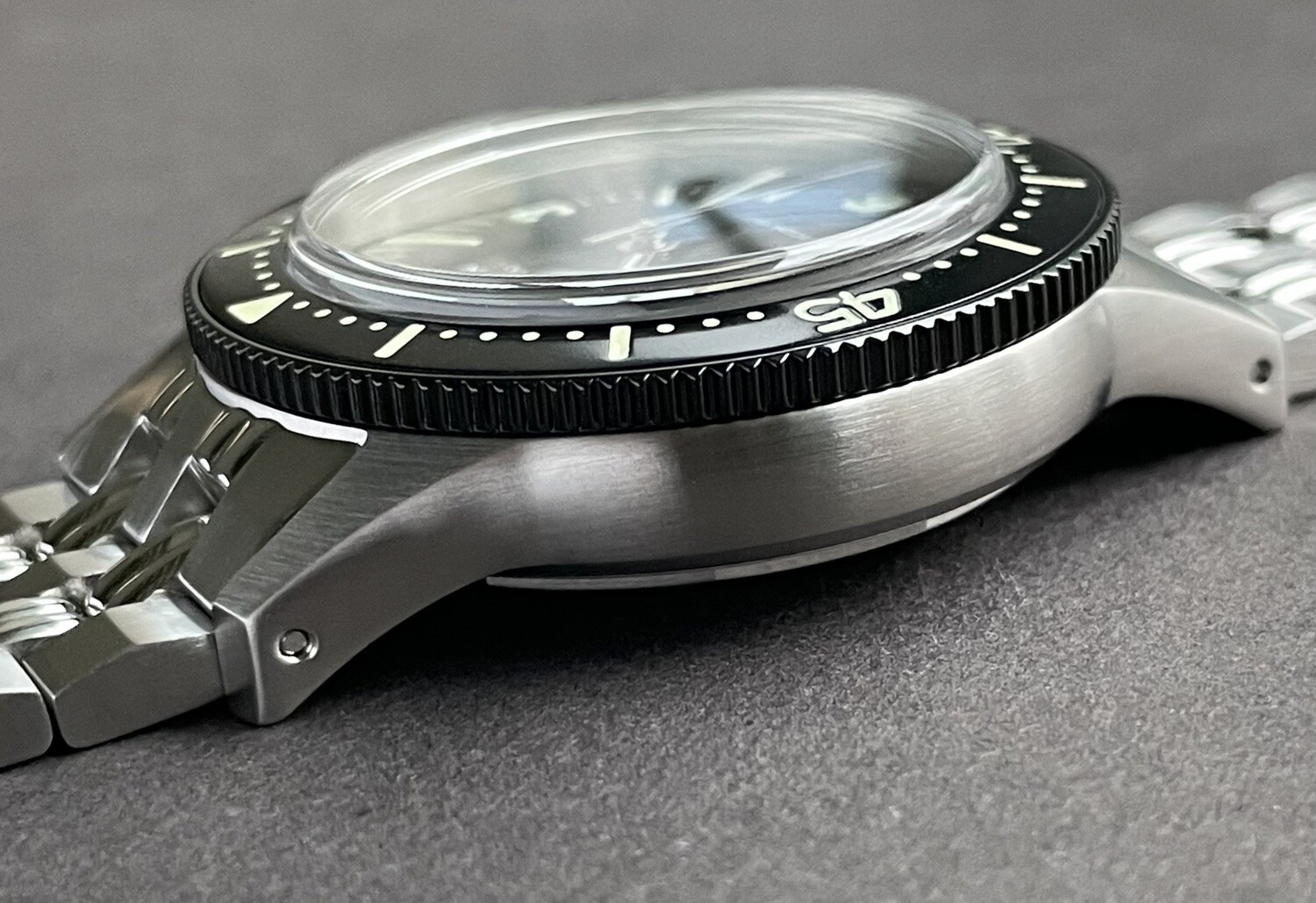 Hammerhead 40 Blue dial C3 white hands