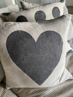 Black heart pillow-received COMPLETE