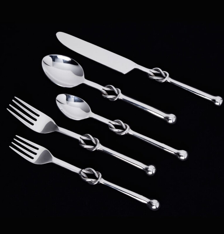 Knotty 5 piece place setting