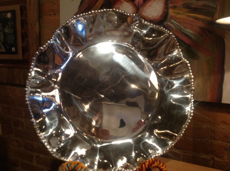 Organic pearl round tray
