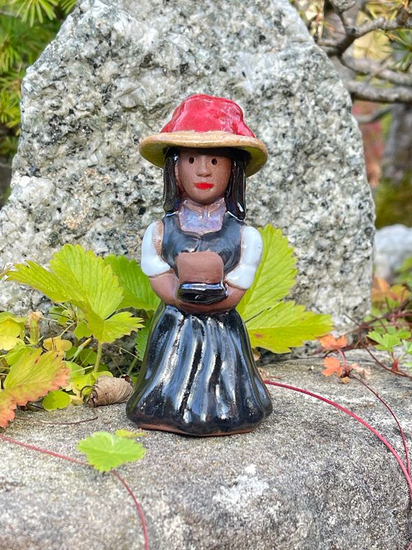 Schwarzwald-Marie mit "Bollenhut und Schwarzwälder Kirschtorte" klein