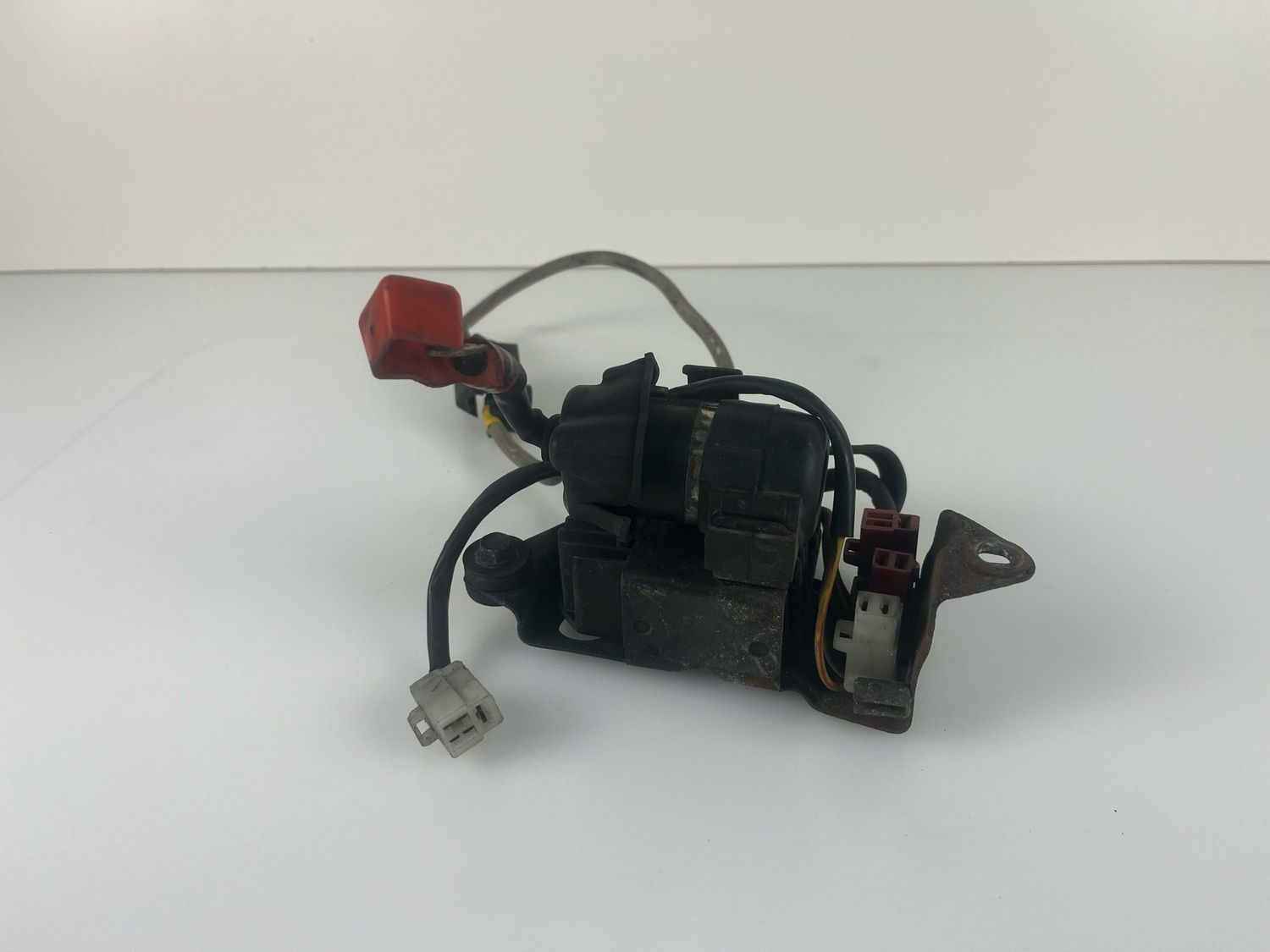 Honda CX500-B Voltage regulator and accessories
