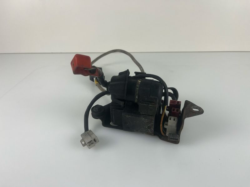 Honda CX500-B Voltage regulator and accessories