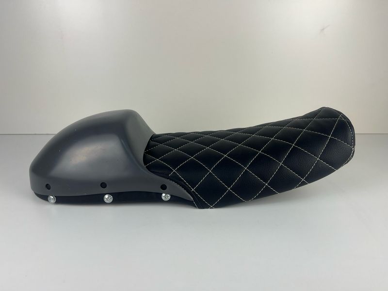 Honda CX500-B Buddy seat with hood café racer