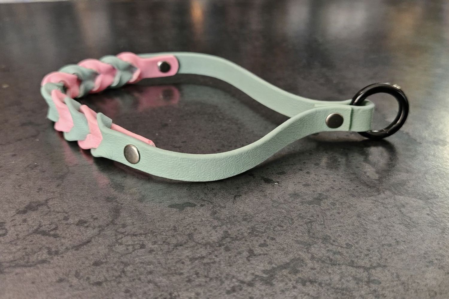 Porte-clés en BioThane® tressé – Sauge &amp; rose