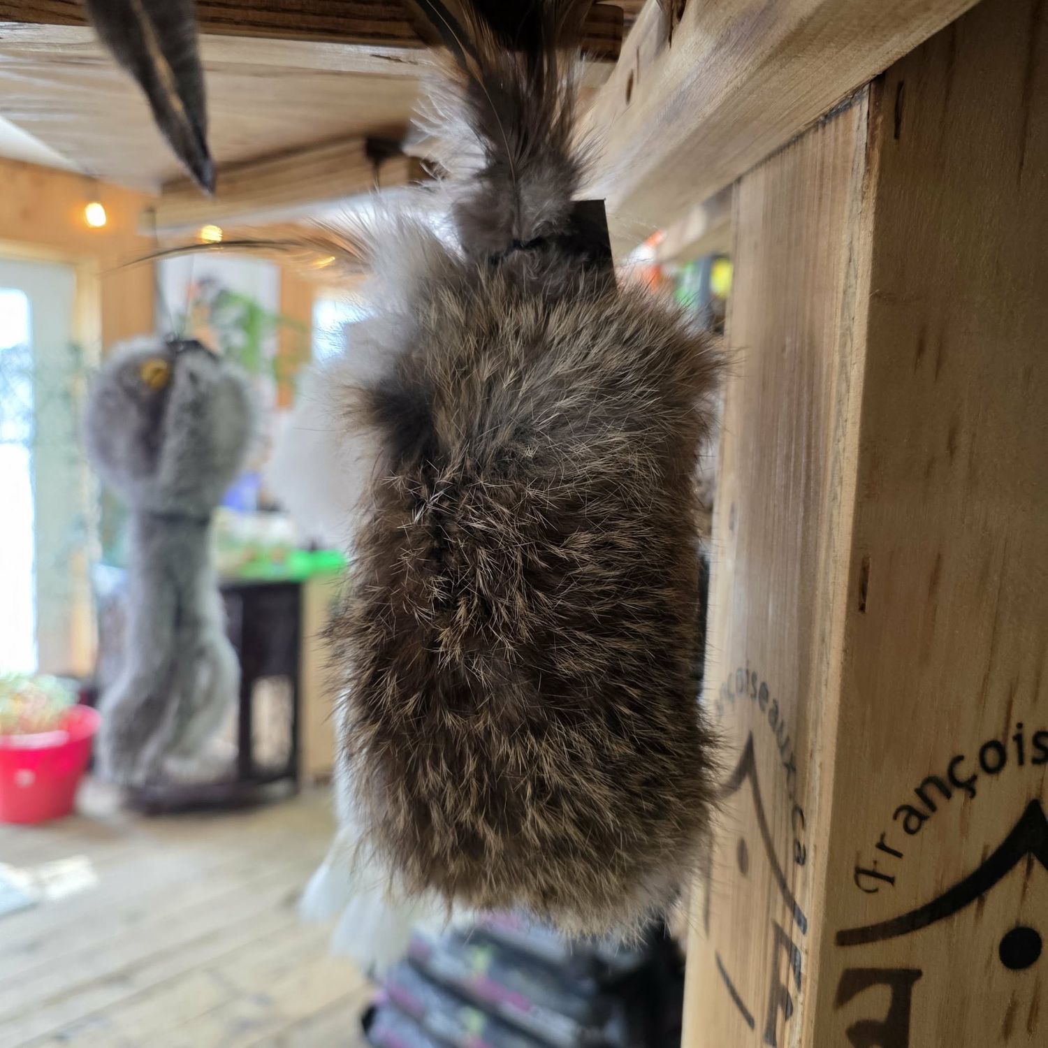 Queue en fourrure recyclé avec plumes - chat