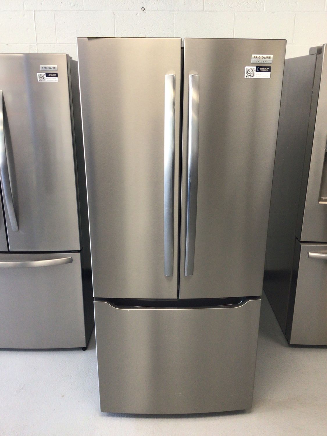 GRFN2023AF Frigidaire Gallery 20 cu.ft. French Door with Ice Maker Stainless Steel Energy Star H.67 W.30 D.31