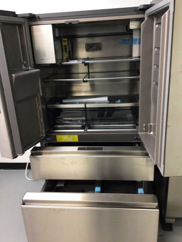 ERMC2295AS Electrolux 22 cu. ft. 4-DOOR FRENCH DOOR,  LUXCOOL PLUS COOLING SYSTEM, ICEMAKER &amp; ICE &amp; WATER DISPENSER, QUICK FREEZE, FLEXIBLE ORGANIZATION, SMUDGE-PROOF STAINLESS STEEL, SABBOTH MODE, EN