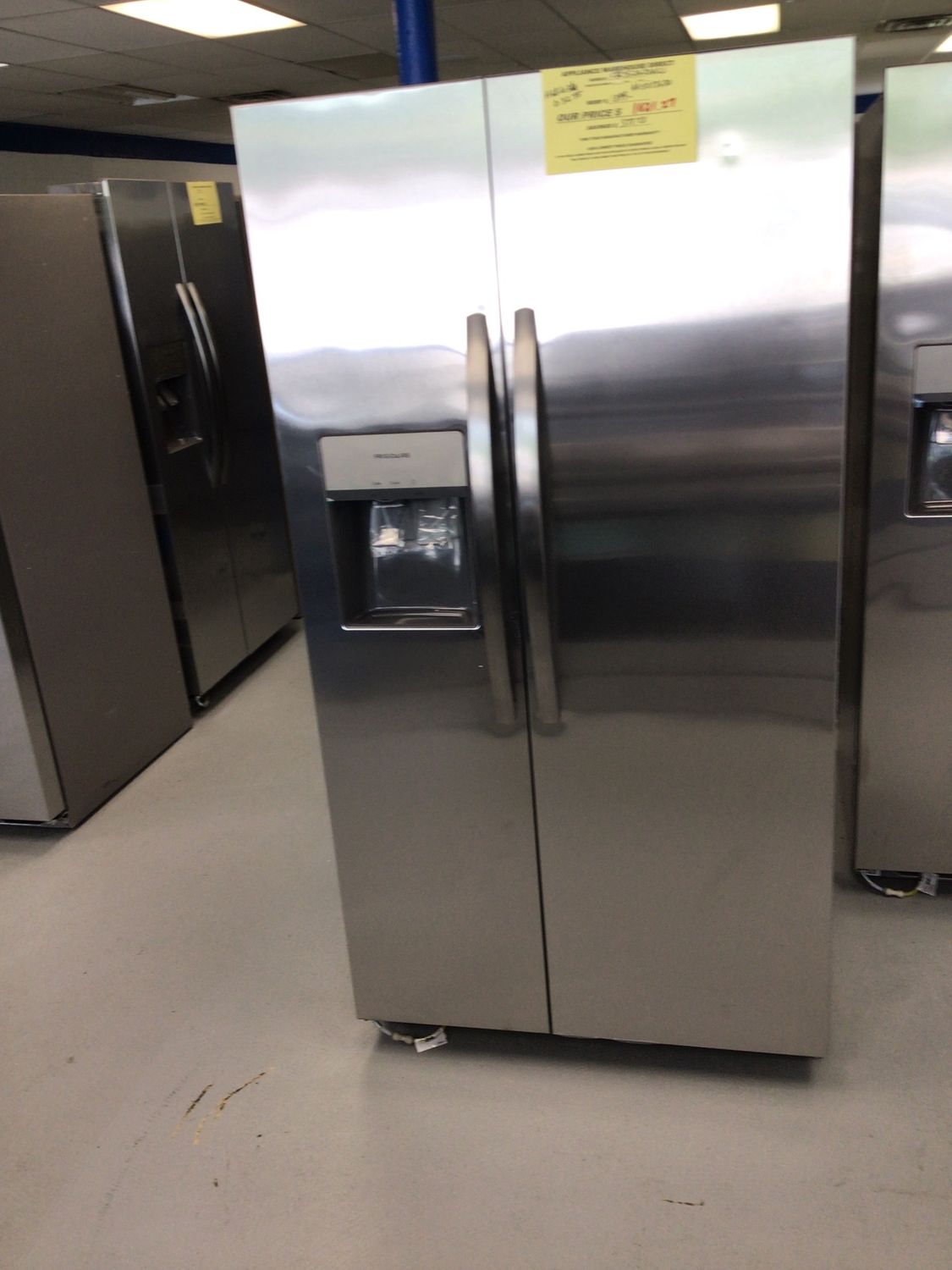 FRSS2623AS-5 Frigidaire 25.6 cu.ft. Side by Side with Ice Maker Stainless Steel Energy Star H.68 W.36 D.32.75