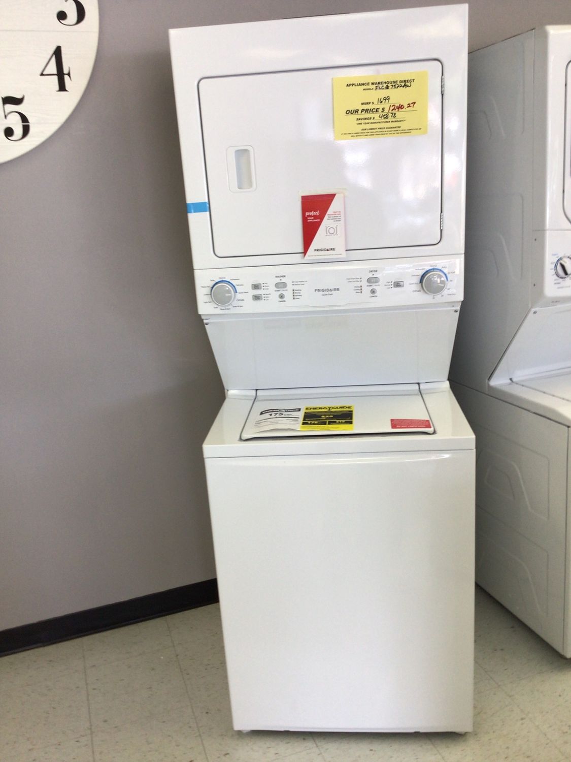 FLCG7522AW Frigidaire 3.9 cu.ft. and 5.6 cu.ft. Gas Washer/Dryer Combo White