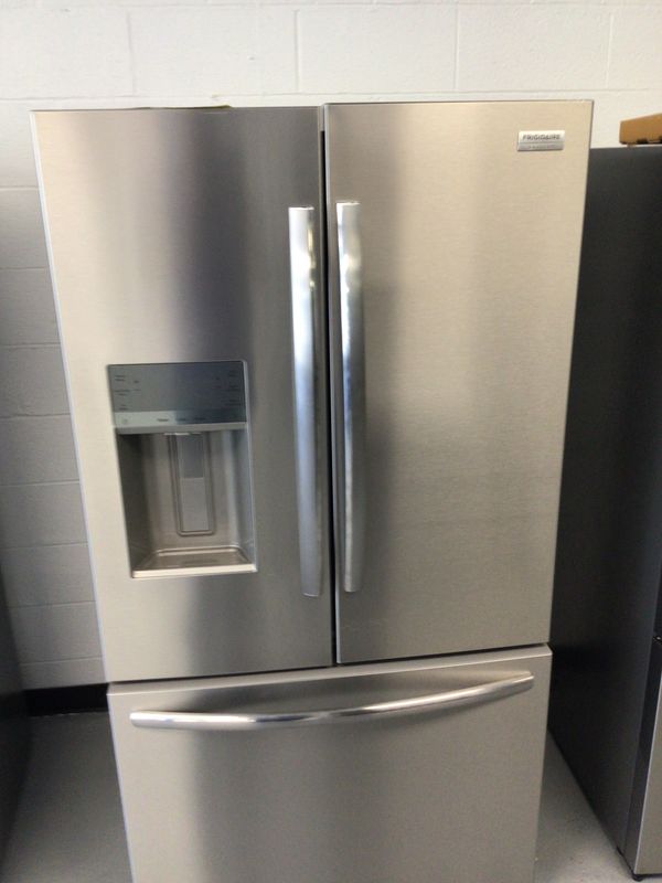 GRFS2853AF Frigidaire 27.8 cu. ft. French Door Stainless Steel Energy Star H.68.3 W.36 D.33