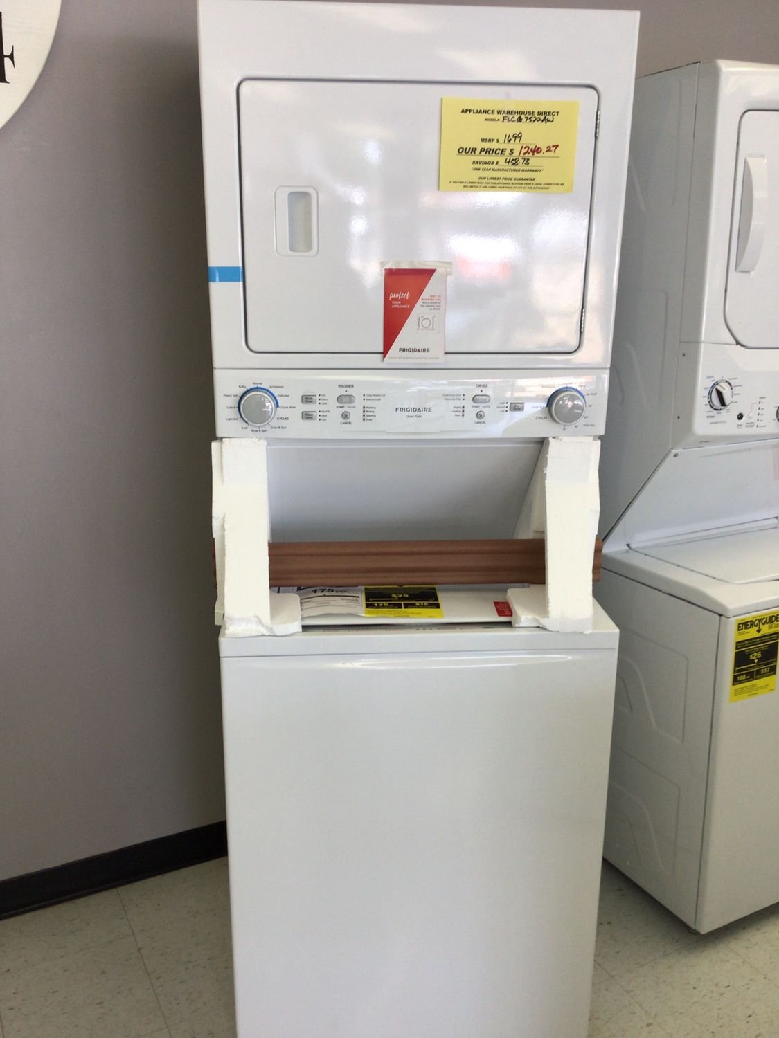 FLCG7522AW Frigidaire 3.9 cu.ft. and 5.6 cu.ft. Gas Washer/Dryer Combo White
