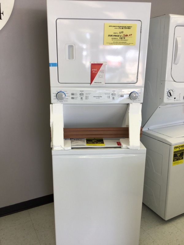 FLCG7522AW Frigidaire 3.9 cu.ft. and 5.6 cu.ft. Gas Washer/Dryer Combo White