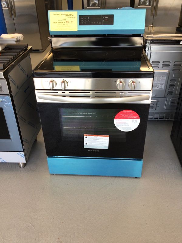 FCRE3083AS Frigidaire 30 in. Glass Top 5 Burner 5.3 cu.ft. Air Fry Convection Oven Freestanding Electric Range Stainless Steel